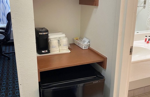 Cambridge Hotel | Days Inn & Suites by Wyndham Cambridge