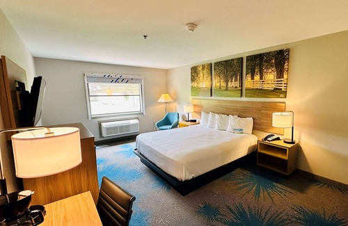 Wynne Hotel | Days Inn & Suites by Wyndham Wynne