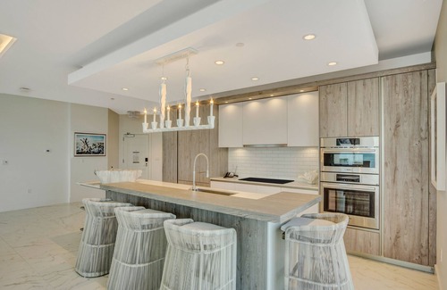 Brush - Stewarts Hotel | Daytona Grande Oceanfront Resort