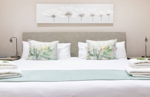 Oudtshoorn House | De Akker Guest House - Luxury Queen