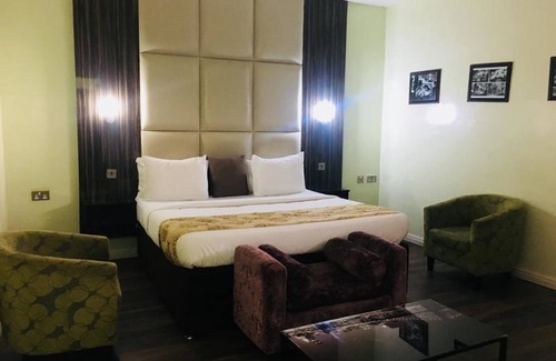 Benin City Hotel | De Brit Hotel