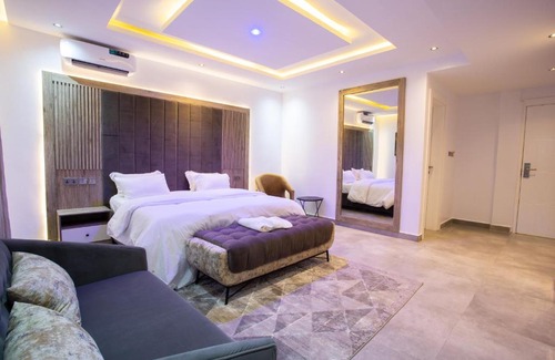 Ibadan Hotel | DE MANCHY HOTELS & SUITES