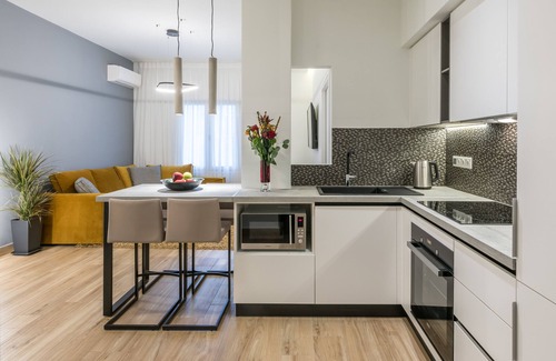 Athens City Centre Apartment | De Minimis - a Chic 3BR Downtown Apartment by JJ Hospitality-