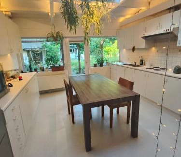 Mol Apartment | De roze kamer