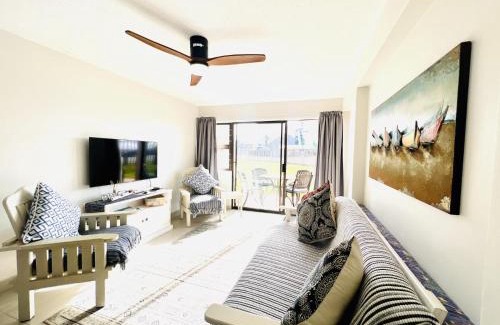 Linkside Apartment | De Valle Gem with Pool Braai Steps to the Beach