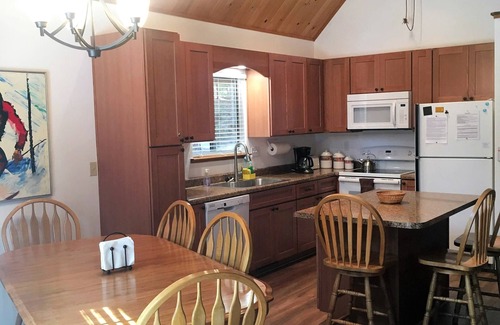 Arnold Cabin | Dean Way Chalet - Spacious & Family-Friendly in Blue Lake Springs