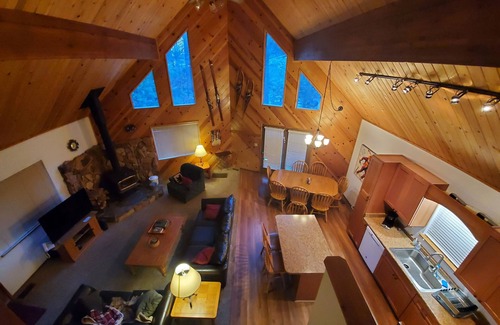 Arnold Cabin | Dean Way Chalet - Spacious & Family-Friendly in Blue Lake Springs