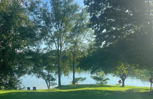 Dandridge House | DearBear Landing in the Smokies - Lakefront - Fish-Kayak - near Dollywood !