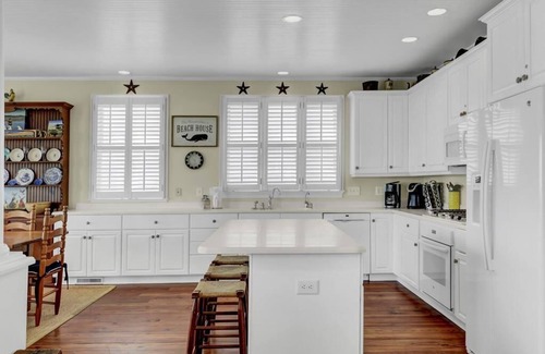 Ocean Point House | "debbie's dream" at 53 Ocean Point|Magnificent Oceanfront Views|Multiple Decks and Screen Porch|1.