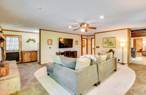 Tiger House | Deck and Game Room Mountaintop Hideaway in Tiger!