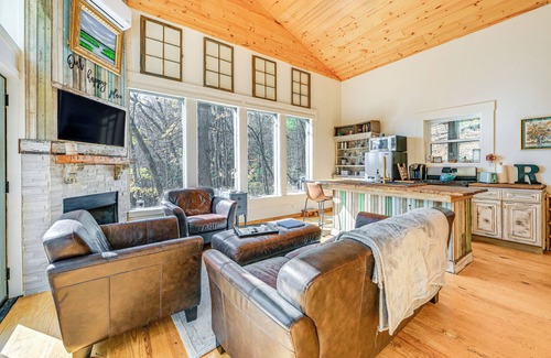 Mountain City Cabin | Deck & Fire Pit: Mtn-View Cabin in Rabun Gap