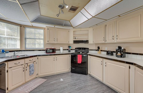 Boys Ranch House | Deck + Forest Views: Peaceful McAlpin Escape