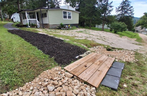 Camdenton House | DECK, Hiking, CAVES, kayak, Lake access, WiFi, Amphitheater, HAHA State Park