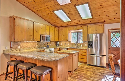 Twain Harte Cabin | Deck w/Forest Views: Quiet Twain Harte Cabin!