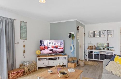 Carrickalinga House | Decked Out at Dolphin 31 Dolphin Avenue