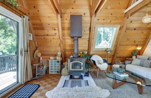 Arnold House | Decks, Grills and Fire Pit Camp Connell Hideaway!