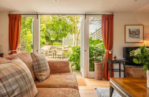 Higham House | Dedham Vale Cottage with Swimming Pool - Yew Tree Barn