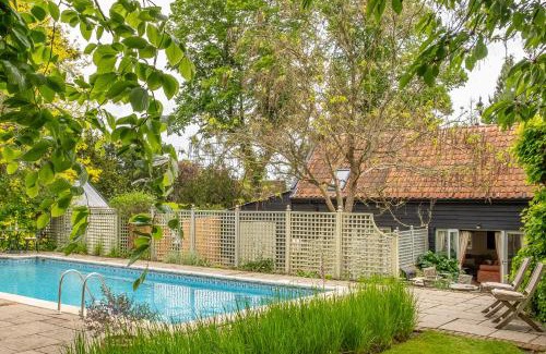 Higham House | Dedham Vale Cottage with Swimming Pool - Yew Tree Barn