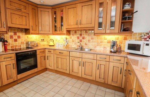 Chester Cottage | DEE HEIGHTS PENTHOUSE, family friendly in Chester