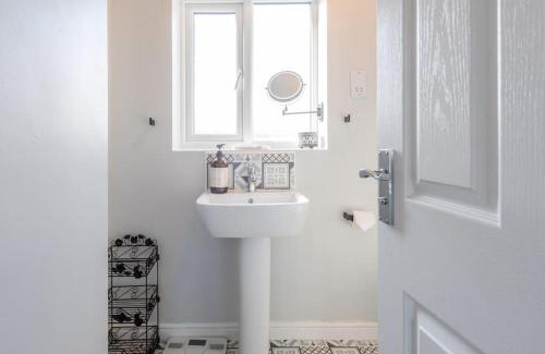 Oakenholt House | Dee View Executive Stay