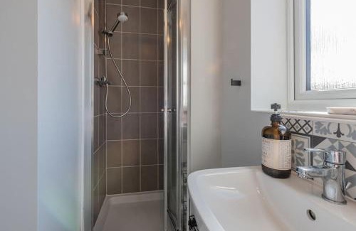 Oakenholt House | Dee View Executive Stay