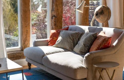 Stowmarket House | Deepwell Granary is a lovely thatched barn with attached meadow woodland