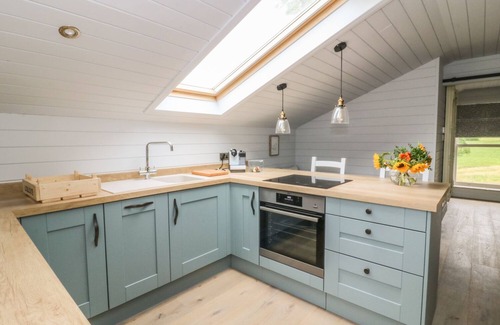 Blackburn Cottage | DEER LODGE, with hot tub in Langho, Lancashire