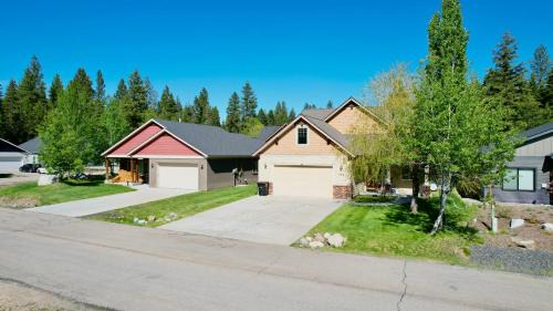 McCall House | Deer Ridge by Casago McCall - Donerightmanagement