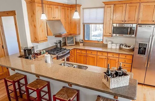 Grizzly Ranch Cabin | Deer Run Cabin at Grizzly Ranch Golf Club