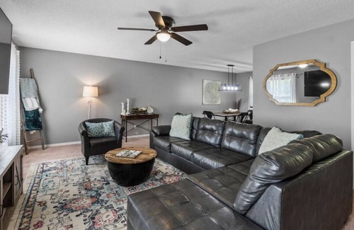 Cape Girardeau House | Deer Run Creek: 5 Bed Home in Great Neighborhood