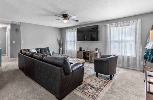 Cape Girardeau House | Deer Run Creek: 5 Bed Home in Great Neighborhood