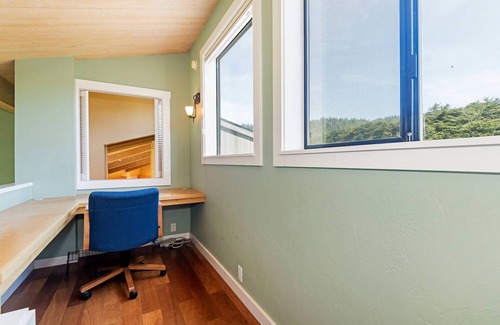 Sea Ranch House | Deer View Hot Tub & Filtered Ocean Views