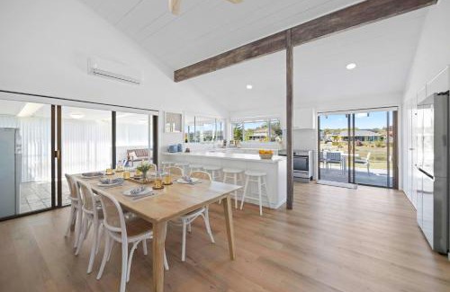 Port Macquarie House | Deja Bleu - great family home with jetty