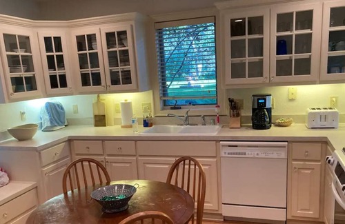 Hayburn Heights Cottage | Delafield Cottage on Lower Nemahbin Lake - Canoe & Kayak Included