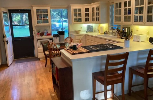 Hayburn Heights Cottage | Delafield Cottage on Lower Nemahbin Lake - Canoe & Kayak Included