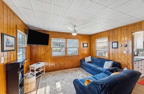 Delavan House | Delavan Retreat with Patio on Turtle Lake!