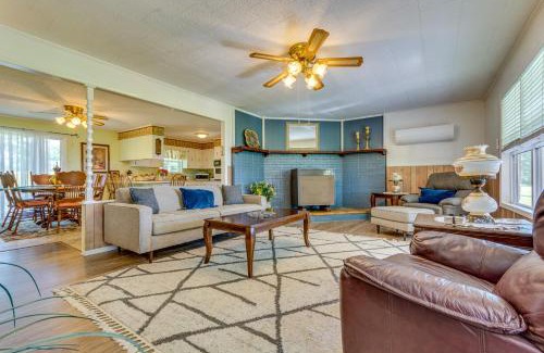 Centerville House | Delaware Vacation Rental Walk to Lake Dardanelle!