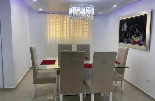 Gregorio Luperon Apartment | Delicado apartamento con piscina.