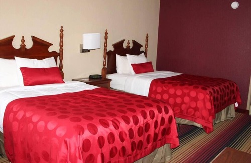 Perry House | Delight In The Peach State! Affordable Stay In The Heart Of Perry Georgia!