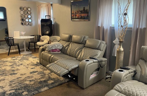 Airport Township House | Delightful 2-bedroom house with AC in Berkeley Iconixx Getaway STL