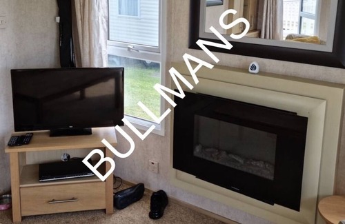 Clacton-on-Sea House | Delightful 3 bed caravan on VALLEY FARM Clacton-on-sea