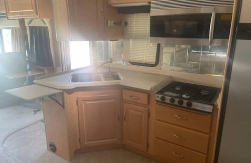 Victorville House | Delightful 4 guest RV enjoy nature in Apple Valley