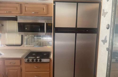 Victorville House | Delightful 4 guest RV enjoy nature in Apple Valley