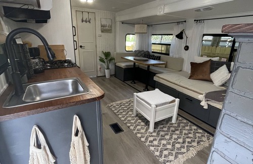 St. Petersburg - Clearwater House | Delightful and cozy RV with outdoor space