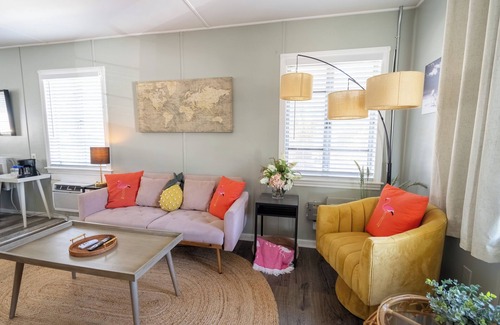 United Central Apartment | Delightful Apt Close to the Beach