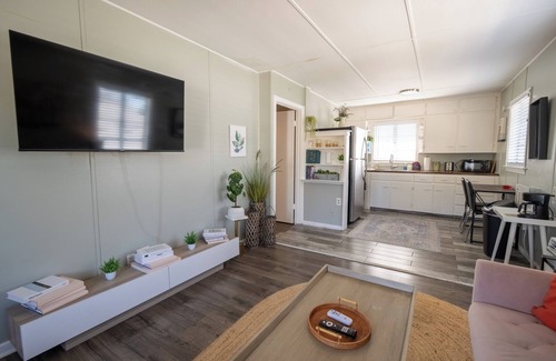 United Central Apartment | Delightful Apt Close to the Beach