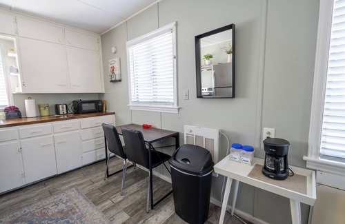 United Central Apartment | Delightful Apt Close to the Beach