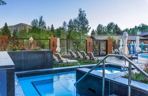 Elkhorn Hotel | Delightful Atelier Getaway