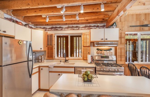 Pla-Vada Woodlands Cabin | Delightful Cabin in the Woods