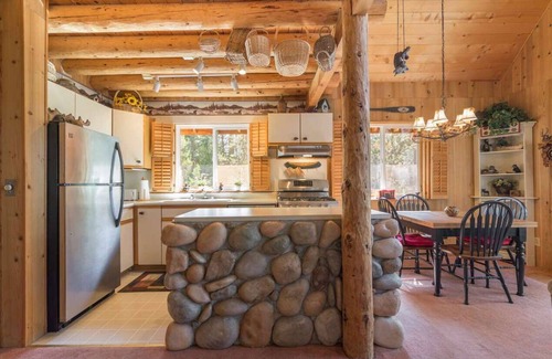 Pla-Vada Woodlands Cabin | Delightful Cabin in the Woods